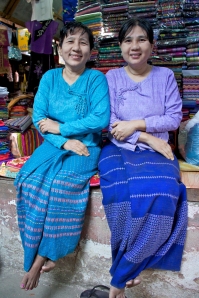 I bought my longhi from these to lovely ladies, who are big fans of Aung San Suu Kyi and have great hopes for change.