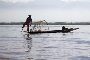 The unique rowing style of the Inle Lake fishermen