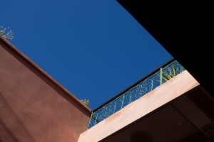 Blue sky above Marrakech © Carole Scott 2013